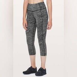 LULULEMON FAST & FREE CROPS BLACK/WHITE SIZE 4 WITH POCKETS
